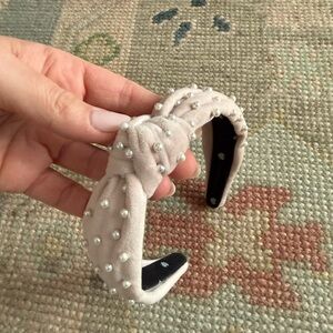 Lele Sadoughi Petite Velvet Pearl headband